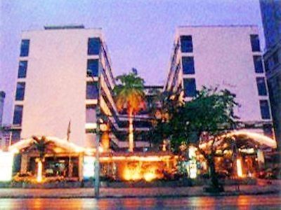 Holiday Mansion Hotel Bangkok Exterior foto